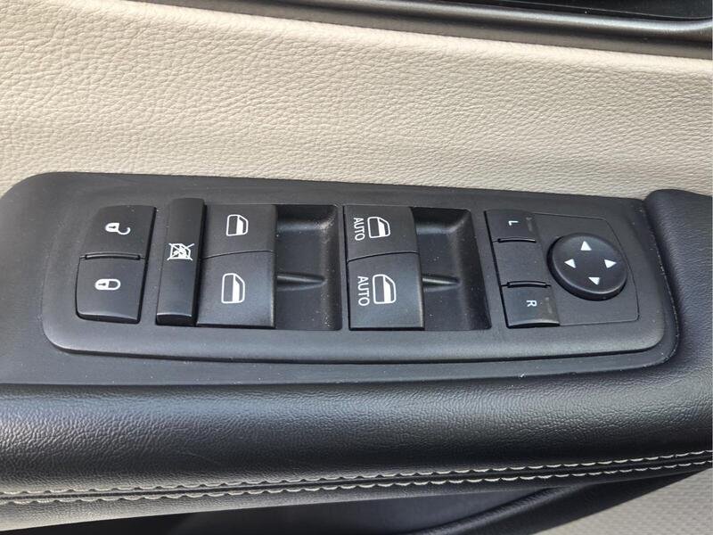 Certified 2023 Chrysler Pacifica Touring-L FWD image 25