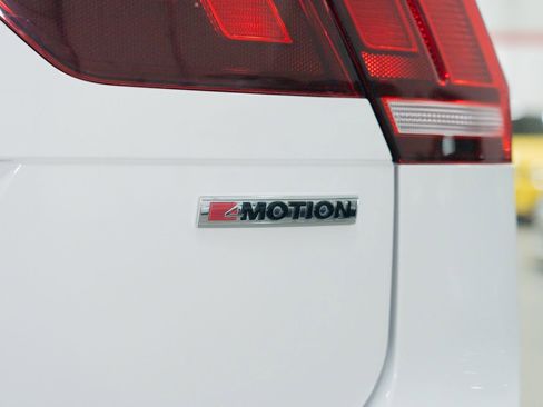 Used 2020 Volkswagen Tiguan SE R-Line w/ 3rd Row Seat Package image 10