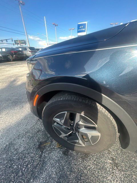 Used 2023 Kia Sorento EX w/ Panoramic Sunroof Package FWD image 12