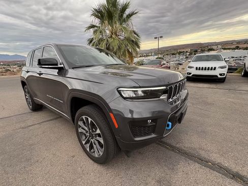 Used 2023 Jeep Grand Cherokee Overland w/ Advanced Protech Group III AWD/4WD image 7