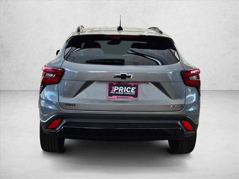 Used 2025 Chevrolet Trax RS w/ Driver Confidence Package FWD image 7