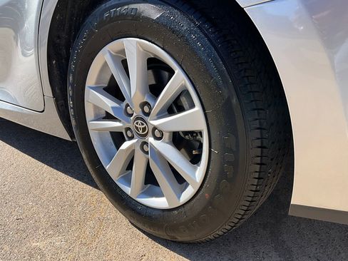 Used 2025 Toyota Camry LE image 9