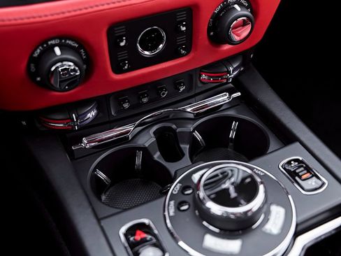 Used 2018 Rolls-Royce Wraith RWD image 70
