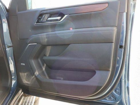 New 2026 GMC Yukon XL Denali w/ Denali Reserve Package image 7