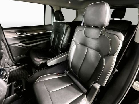 Used 2023 Jeep Grand Cherokee L Limited RWD image 18