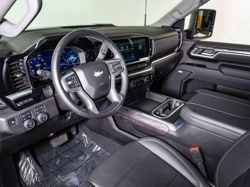 Used 2025 Chevrolet Silverado 2500 LTZ w/ LTZ Plus Package AWD/4WD image 19