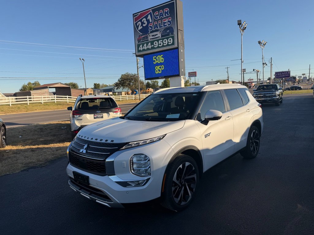 Used 2024 Mitsubishi Outlander 4WD Plug-In Hybrid image 7