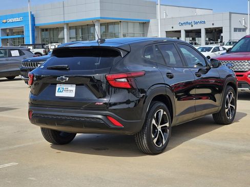 Used 2025 Chevrolet Trax RS w/ Sunroof Package FWD image 10