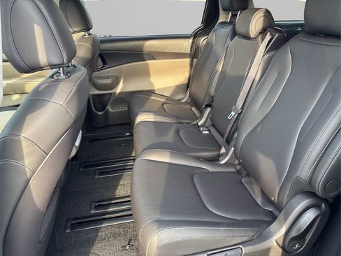 New 2026 Kia Carnival image 10