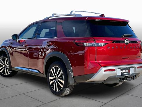 Used 2024 Nissan Pathfinder Platinum w/ Black Appearance Package image 11