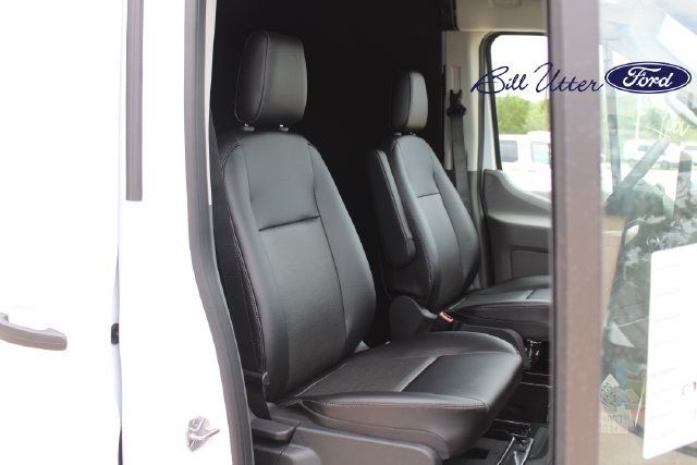 New 2026 Ford Transit 250 148 Medium Roof w/ Load Area Protection Package RWD image 7