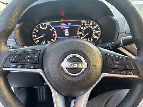 Used 2025 Nissan Altima 2.5 SV FWD image 27