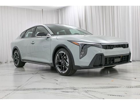 New 2025 Kia K4 GT-Line image 2