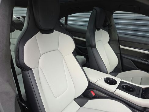 Used 2025 Porsche Taycan GTS image 19