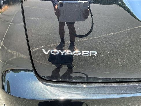 Used 2023 Chrysler Voyager LX FWD image 23