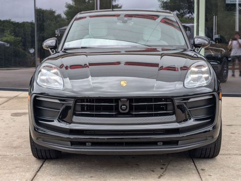 Certified 2025 Porsche Macan image 6