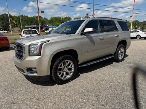 Used 2017 GMC Yukon SLE w/ SLE Value Package AWD/4WD image 12