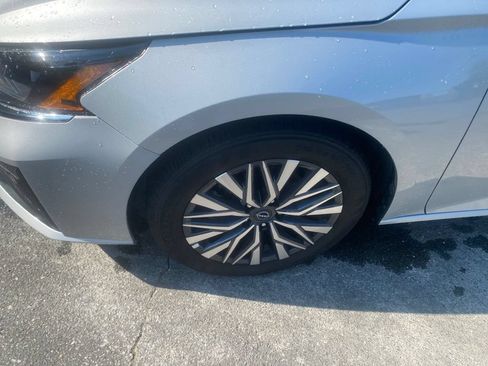 Certified 2025 Nissan Altima 2.5 SV FWD image 11