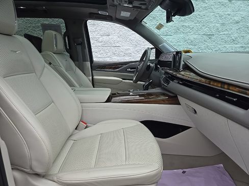 Certified 2024 Cadillac Escalade Sport Platinum w/ LPO, Floor Liner Package AWD/4WD image 29