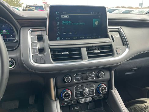 Used 2024 Chevrolet Suburban Z71 w/ Z71 Off-Road Package image 8