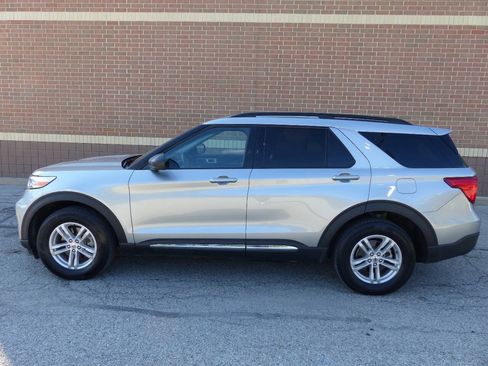 Used 2024 Ford Explorer XLT w/ Class IV Trailer Tow Package AWD/4WD image 5