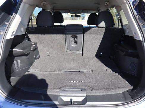Used 2017 Nissan Rogue SV image 11