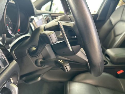 Used 2024 Porsche Macan image 41