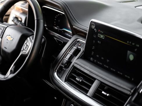 Used 2024 Chevrolet Suburban Premier image 20