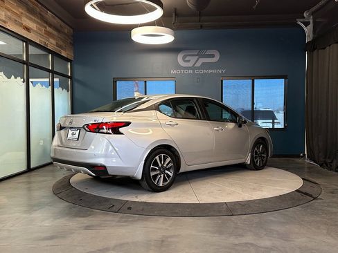 Used 2021 Nissan Versa SV image 3