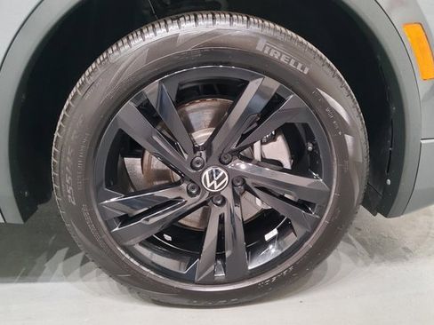 Used 2024 Volkswagen Tiguan SE R-Line image 41