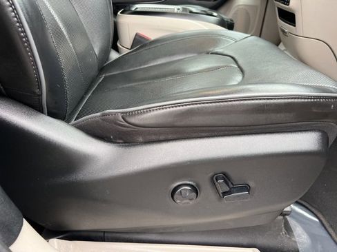 Used 2020 Chrysler Pacifica Limited image 12