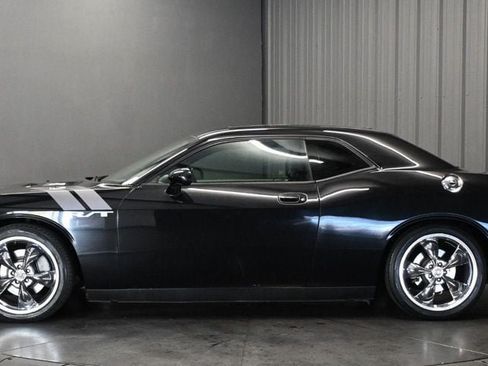Used 2010 Dodge Challenger R/T RWD image 8
