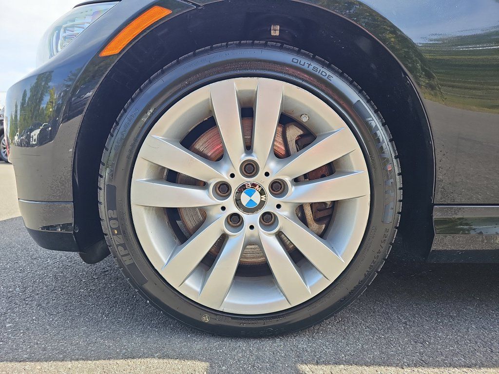 Used 2011 BMW 335i xDrive Sedan AWD/4WD image 24