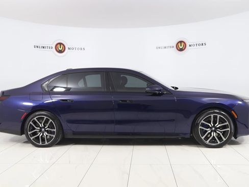 Used 2023 BMW 760i xDrive image 2