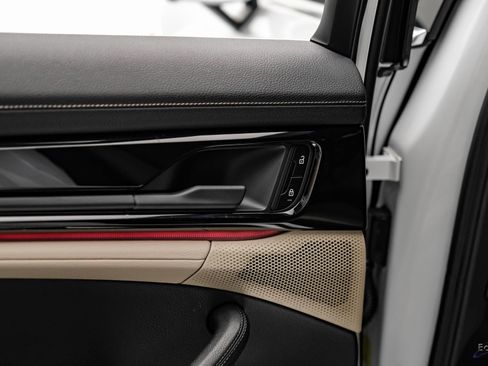 Used 2025 Porsche Panamera w/ Premium Package image 84