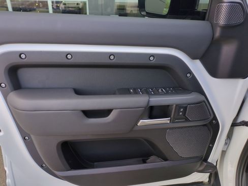 Used 2024 Land Rover Defender 110 X-Dynamic SE image 12