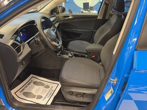 Certified 2025 Volkswagen Taos SE image 18
