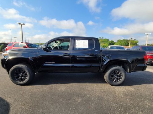 Used 2023 Toyota Tacoma SR5 w/ Technology Package image 7