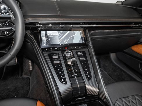 Used 2025 Aston Martin DB12 Coupe image 21