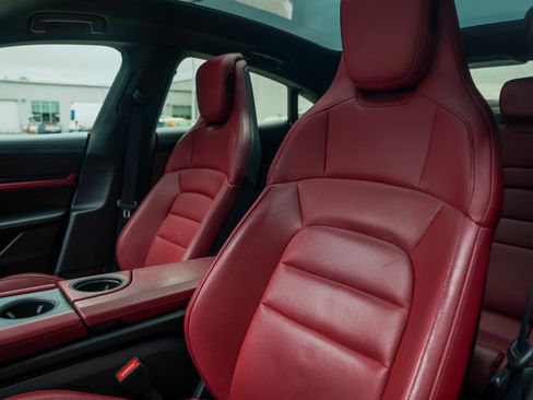 Used 2021 Porsche Taycan 4S image 5