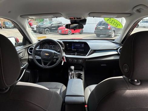 Used 2024 Chevrolet Trax LS w/ LS Convenience Package image 22