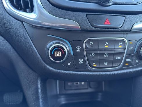 Used 2020 Chevrolet Equinox LT image 30