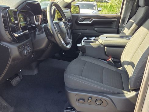 Certified 2024 Chevrolet Silverado 1500 LT AWD/4WD image 9