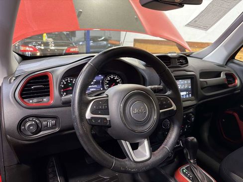 Used 2018 Jeep Renegade Trailhawk image 17