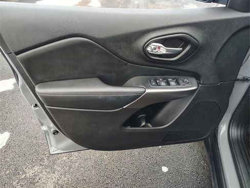 Used 2021 Jeep Cherokee Latitude Lux w/ Comfort/Convenience Group image 11