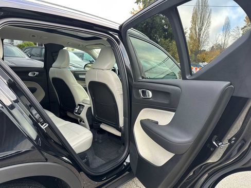 Used 2025 Volvo XC40 B5 Plus w/ Protection Package Premier image 13