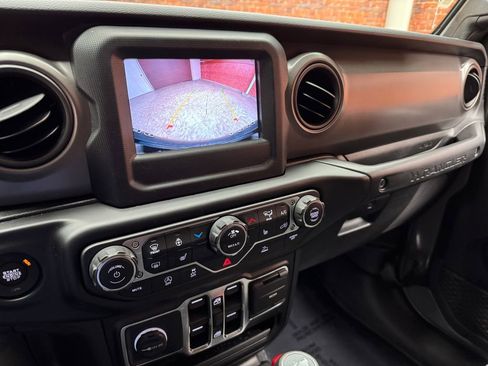 Used 2022 Jeep Wrangler Unlimited Sport AWD/4WD image 22