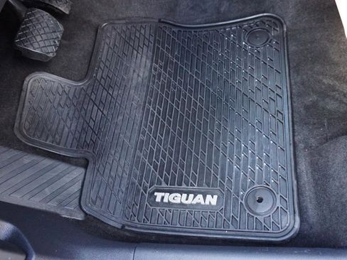 Used 2019 Volkswagen Tiguan SEL image 32