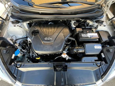 Used 2016 Hyundai Veloster image 20