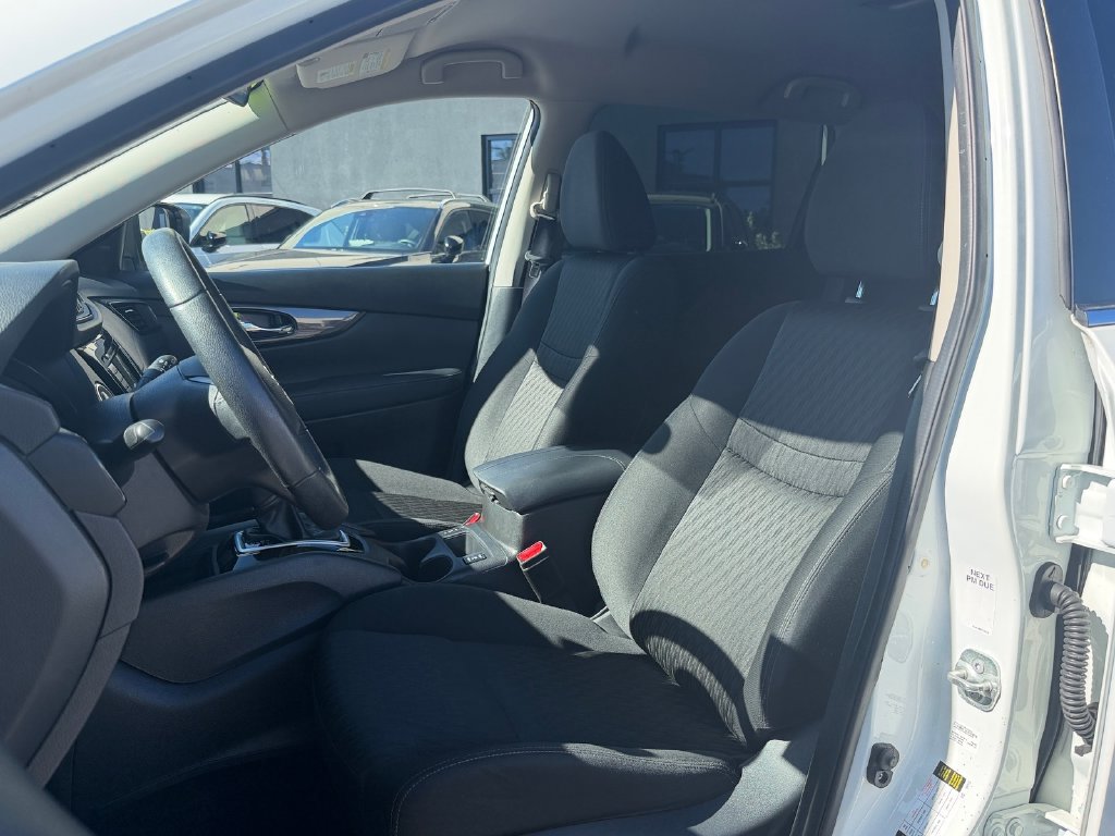 Used 2019 Nissan Rogue SV FWD image 9